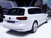 Volkswagen Passat GTE Paris (2014)