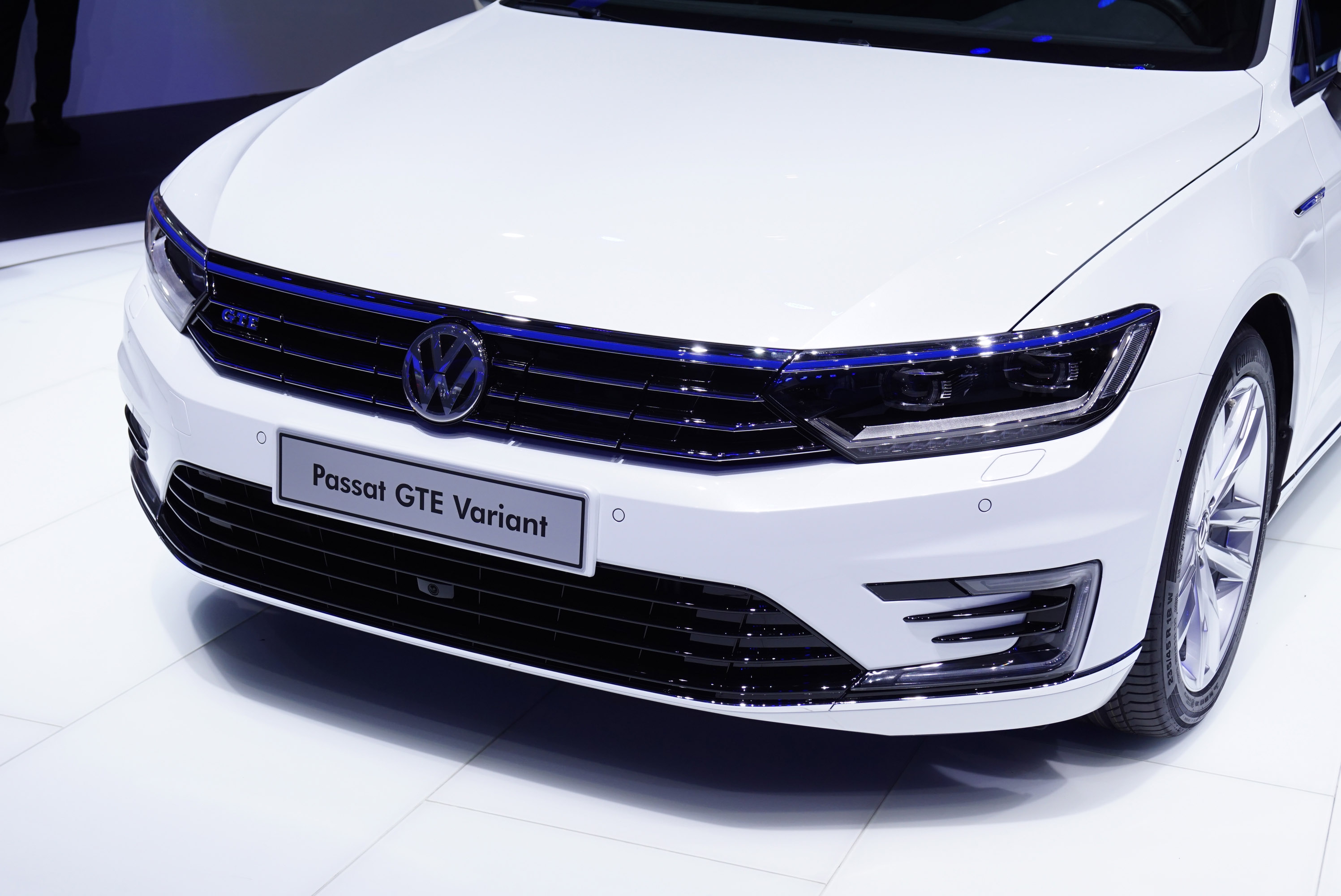 Volkswagen Passat GTE Paris