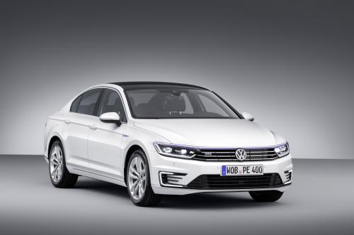 Volkswagen Passat GTE (2015) - picture 1 of 12