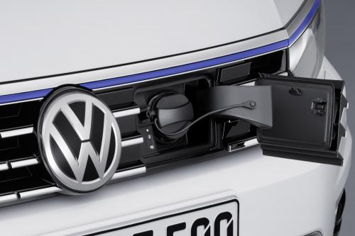 Volkswagen Passat GTE (2015) - picture 8 of 12
