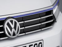 Volkswagen Passat GTE (2015) - picture 7 of 12