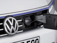 Volkswagen Passat GTE (2015) - picture 8 of 12