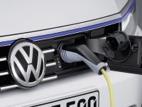 Volkswagen Passat GTE (2015) - picture 10 of 12