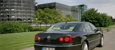 Volkswagen Phaeton (2009) - picture 7 of 17