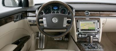 Volkswagen Phaeton (2009) - picture 15 of 17