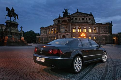 Volkswagen Phaeton (2009) - picture 9 of 17