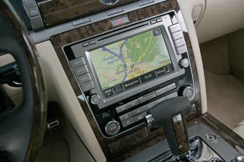 Volkswagen Phaeton (2009) - picture 16 of 17