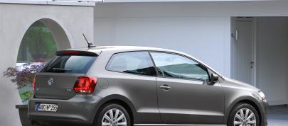 Volkswagen Polo Three-Door (2010) - picture 4 of 5
