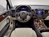 Volkswagen Touareg Gold Edition (2011) - picture 5 of 6