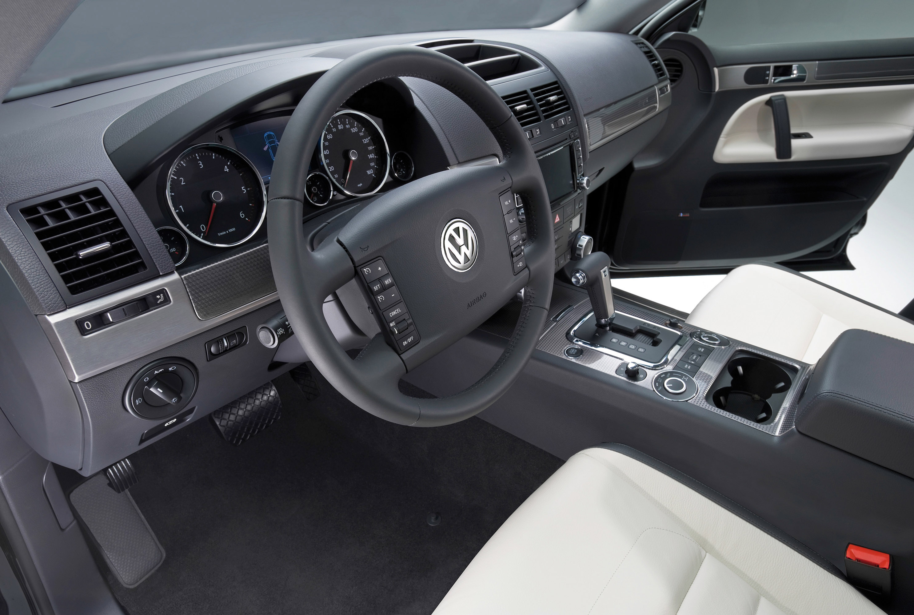 Volkswagen Touareg Lux Limited