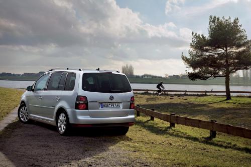 Volkswagen Touran Freestyle (2009) - picture 1 of 3