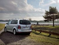 Volkswagen Touran Freestyle (2009) - picture 2 of 3
