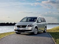 Volkswagen Touran Freestyle (2009) - picture 1 of 3