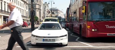 Volkswagen XL1 in London (2013) - picture 4 of 29