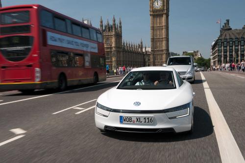 Volkswagen XL1 in London (2013) - picture 1 of 29