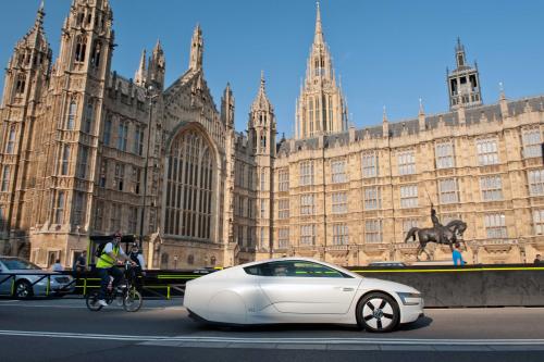 Volkswagen XL1 in London (2013) - picture 9 of 29