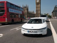 Volkswagen XL1 in London (2013) - picture 1 of 29