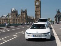 Volkswagen XL1 in London (2013) - picture 2 of 29