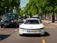 Volkswagen XL1 in London (2013) - picture 3 of 29