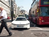 Volkswagen XL1 in London (2013) - picture 4 of 29