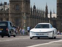 Volkswagen XL1 in London (2013) - picture 7 of 29