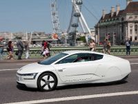 Volkswagen XL1 in London (2013) - picture 8 of 29