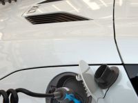 Volkswagen XL1 in London (2013) - picture 18 of 29