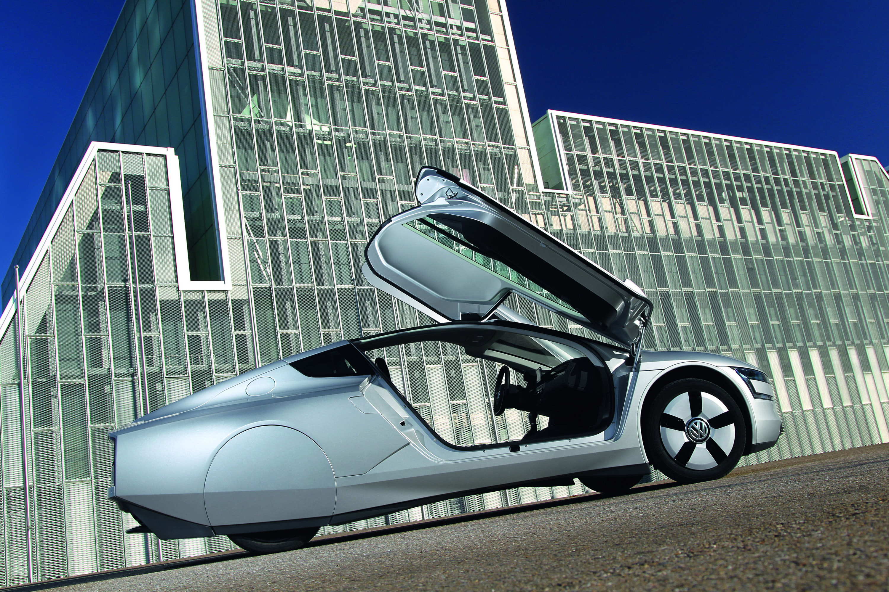 Экономичный транспорт. Volkswagen xl1 (2013). Volkswagen Concept xl1. Volkswagen xl1 Interior. Рекордный Volkswagen xl1.