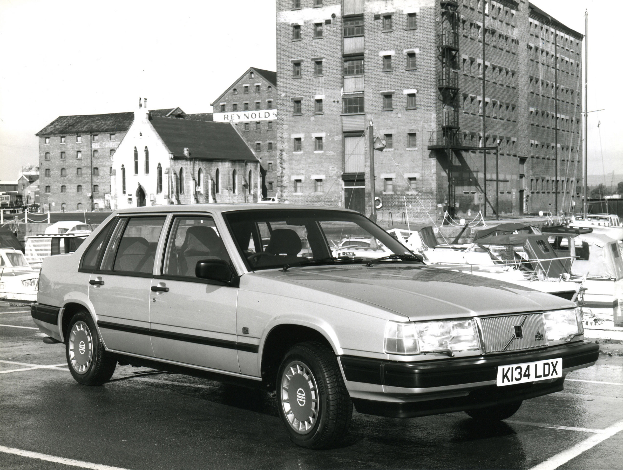 Volvo 940 saloon