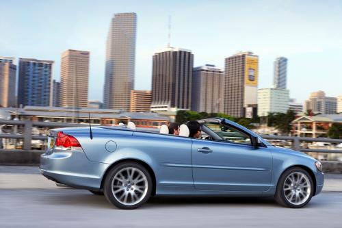 Volvo C70 (2006) - picture 1 of 21