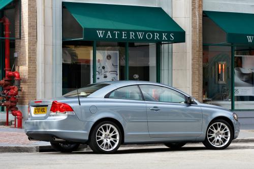 Volvo C70 (2006) - picture 9 of 21