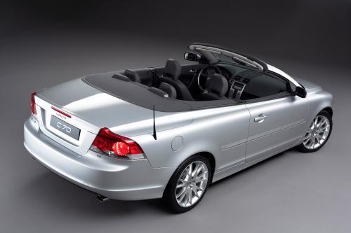 Volvo C70 (2006) - picture 17 of 21