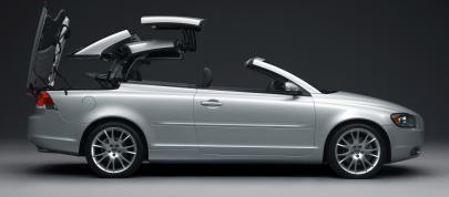 Volvo C70 Coupe and Convertible (2005) - picture 4 of 6