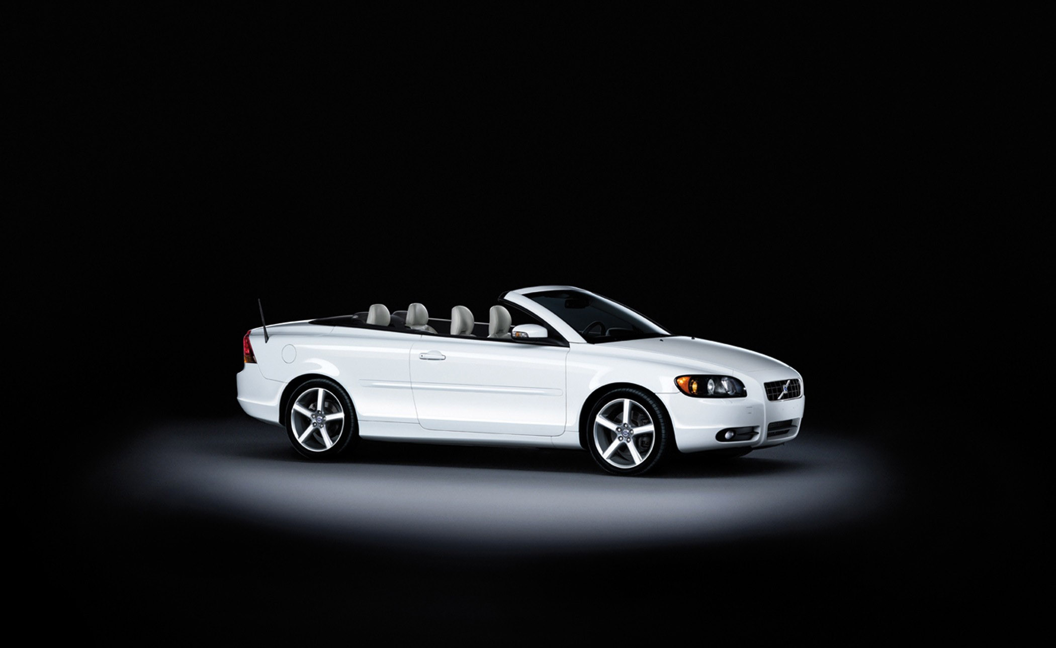 Volvo C70 Ice White