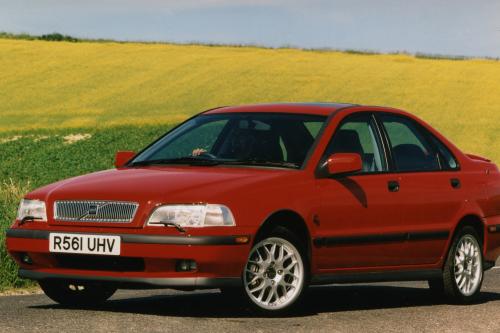 Volvo S40 (1998) - picture 1 of 4