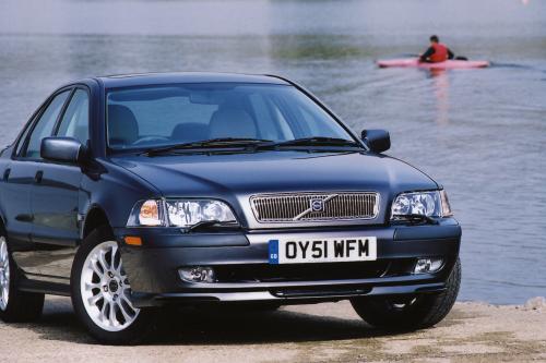 Volvo S40 (2001) - picture 1 of 3