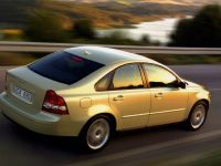 Volvo S40 (2003) - picture 2 of 4