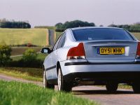 Volvo S60 (2001) - picture 2 of 3