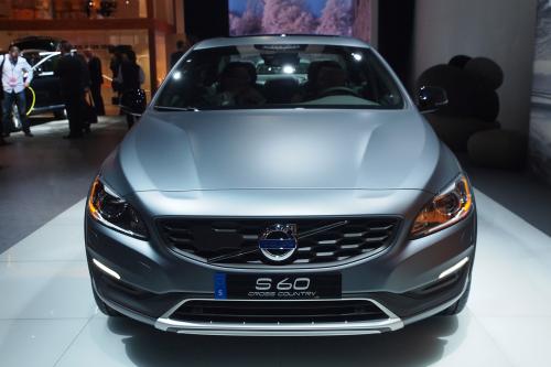 Volvo S60 Cross Country Detroit (2015) - picture 1 of 2