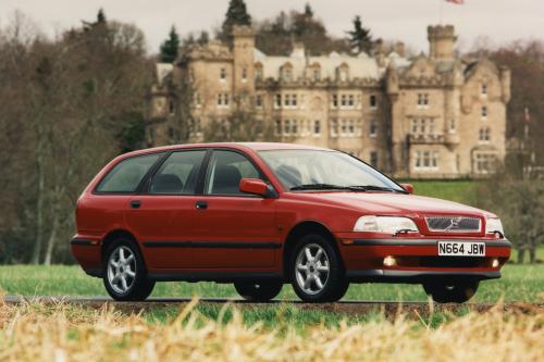 Volvo V40 (1996) - picture 1 of 2