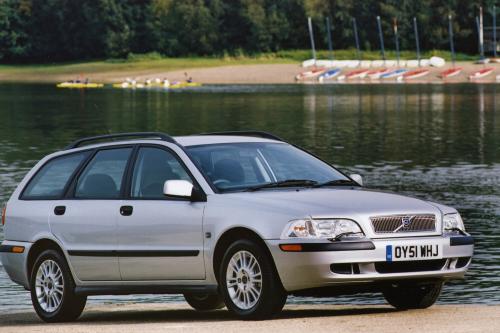 Volvo V40 (2001) - picture 1 of 2