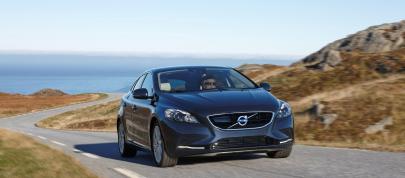 Volvo V40 D4 (2014) - picture 4 of 25