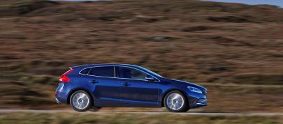 Volvo V40 D4 (2014) - picture 12 of 25
