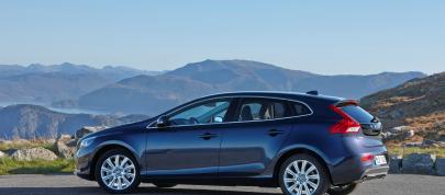 Volvo V40 D4 (2014) - picture 15 of 25