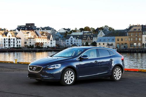 Volvo V40 D4 (2014) - picture 8 of 25