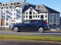 Volvo V40 D4 (2014) - picture 13 of 25