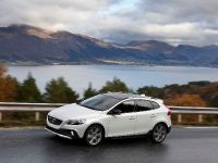Volvo V40 D4 (2014) - picture 14 of 25