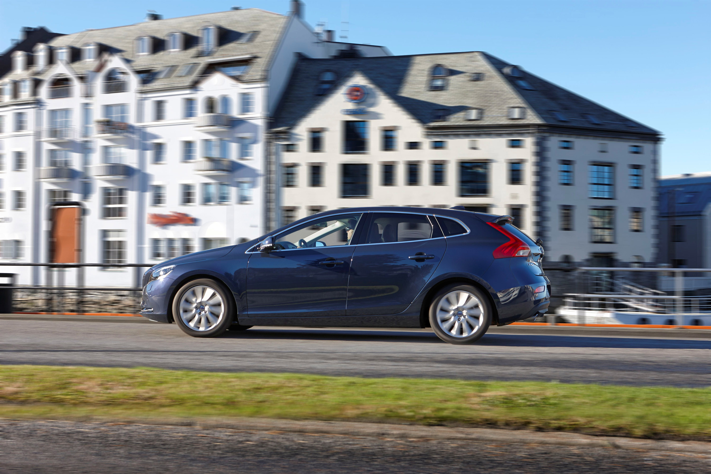 Volvo V40 D4