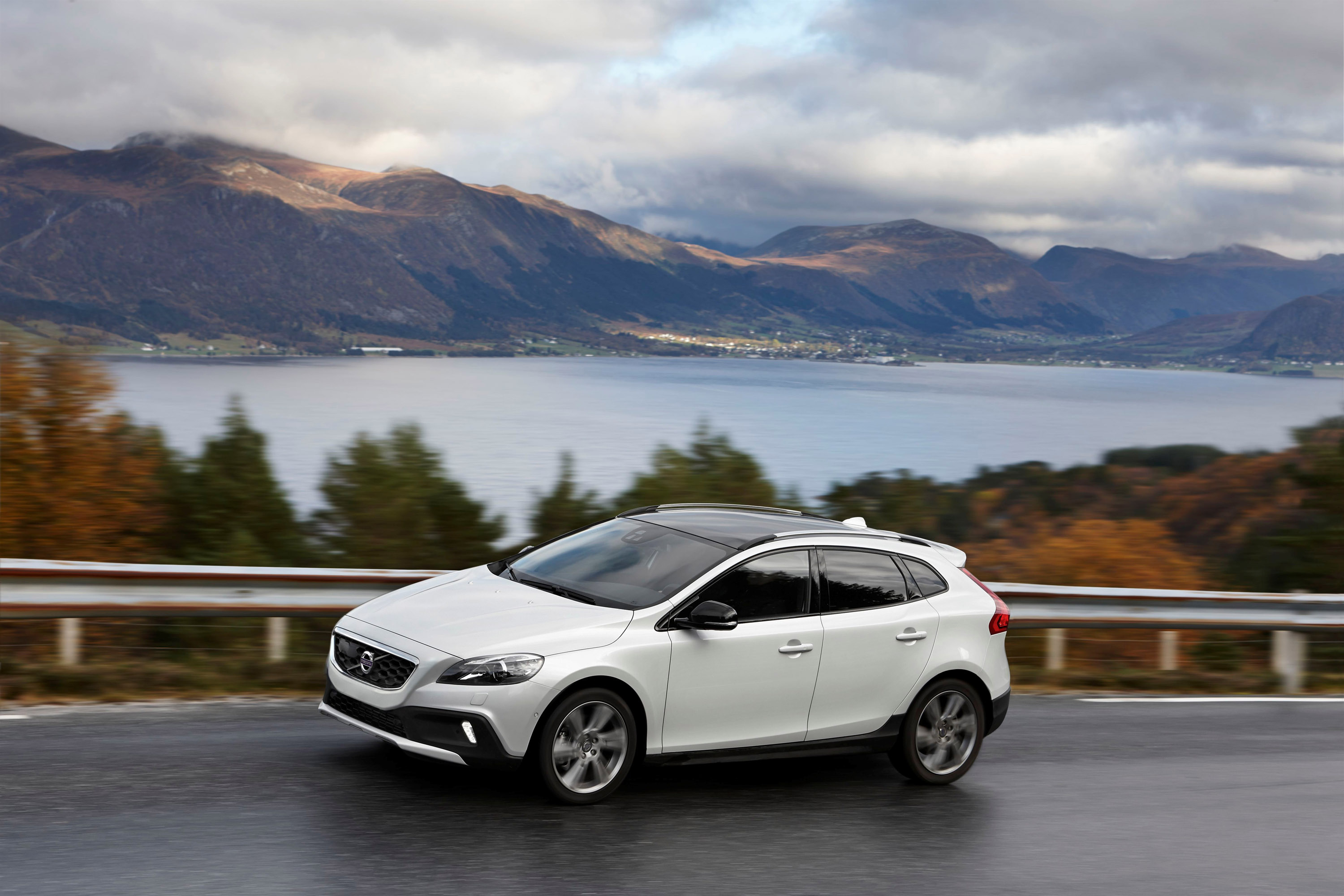 Volvo V40 D4