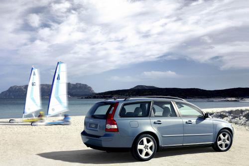 Volvo V50 (2004) - picture 1 of 7